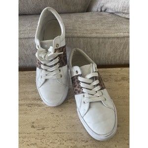 Guess women's sneakers white with animal Leopard Print details Sz 7M